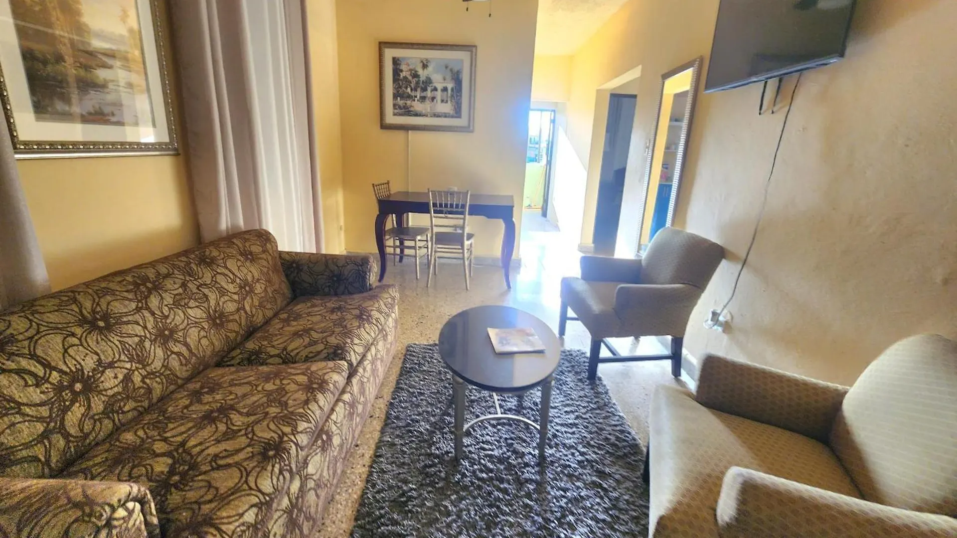 Daire 310 Del Valle Central, Freshly Remodeled 3 Bedroom Home Sleeps 8 San Juan Porto Riko